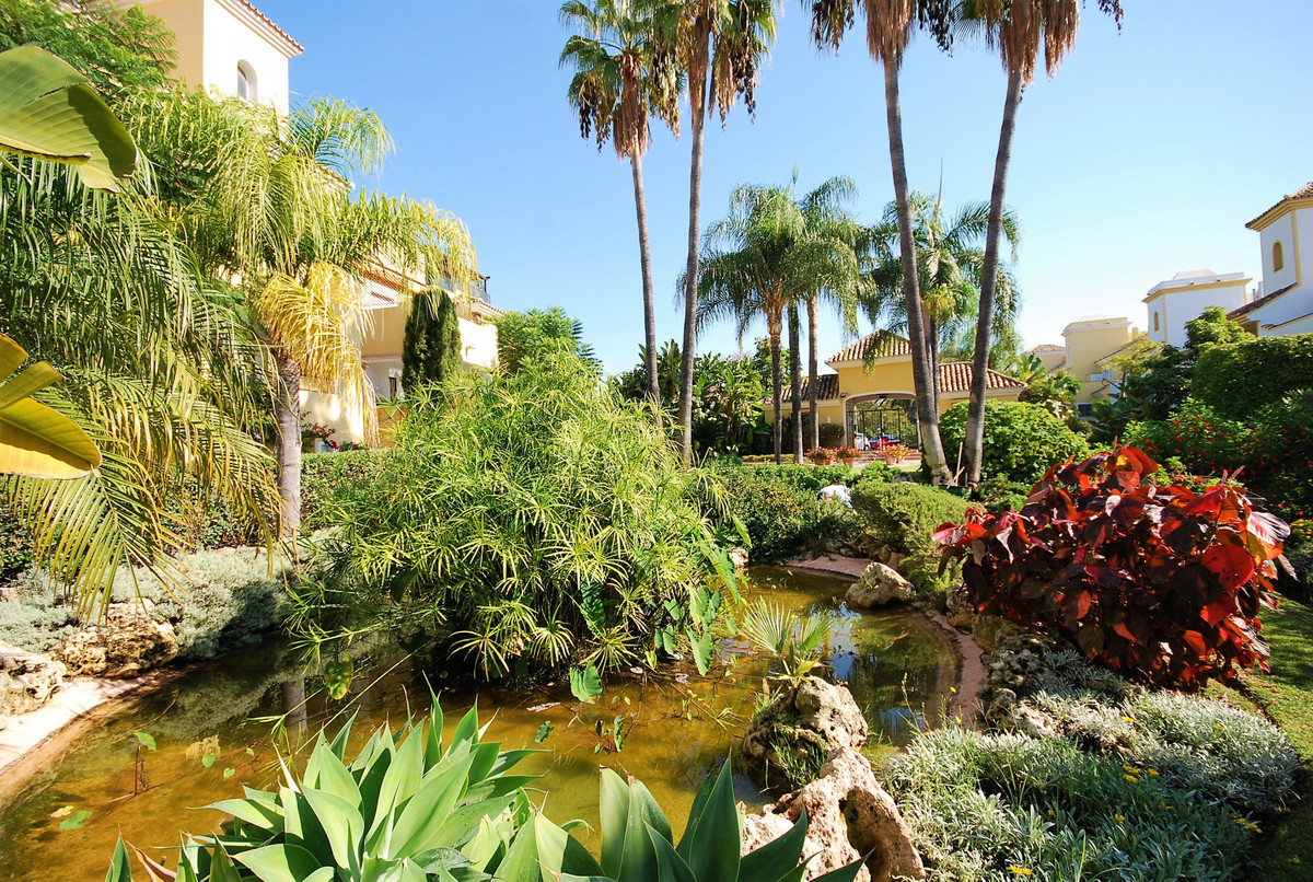 4 Bed Apartment for sale in Guadalmina Alta Costa Del Sol, Málaga, Spain