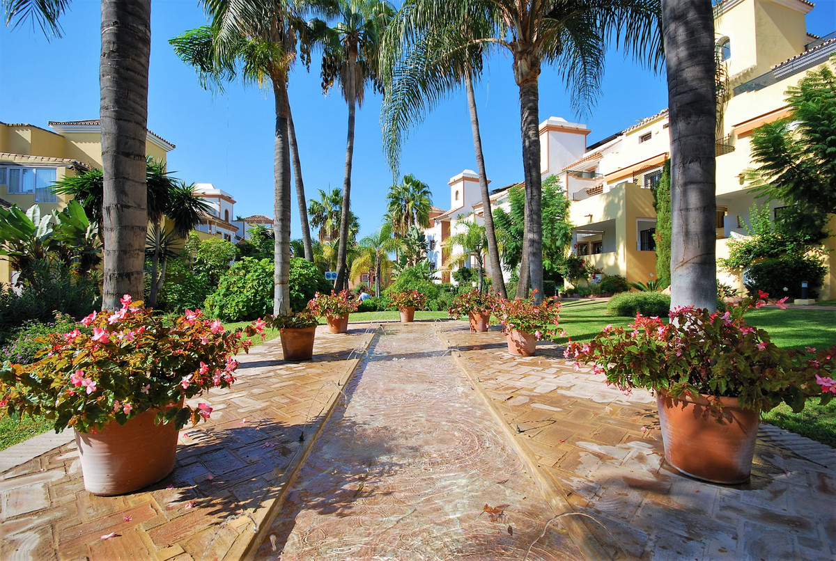 4 Bed Apartment for sale in Guadalmina Alta Costa Del Sol, Málaga, Spain