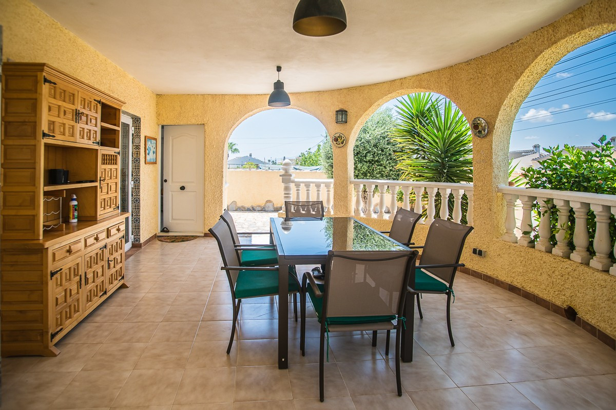 Se vende Villa - Chalet de 3 dormitorios en Costa Blanca, Alicante, España