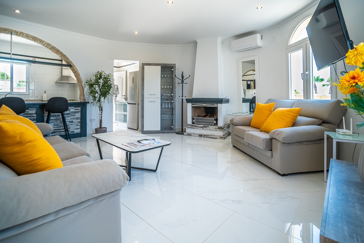 Se vende Villa - Chalet de 3 dormitorios en Costa Blanca, Alicante, España