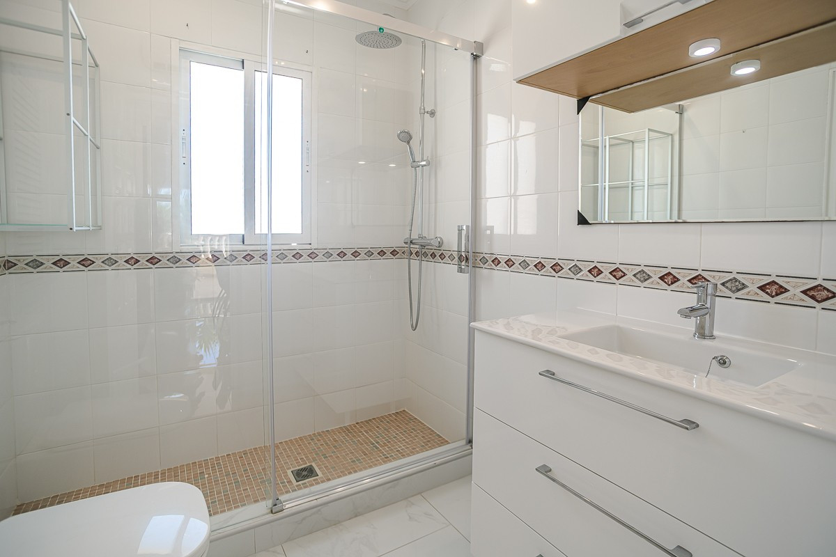 Se vende Villa - Chalet de 3 dormitorios en Costa Blanca, Alicante, España