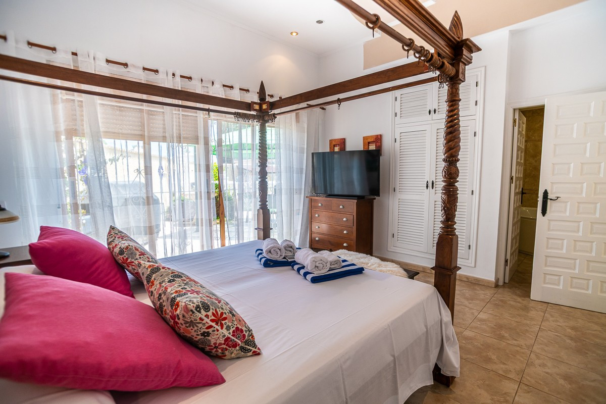 Se vende Villa - Chalet de 3 dormitorios en Costa Blanca, Alicante, España