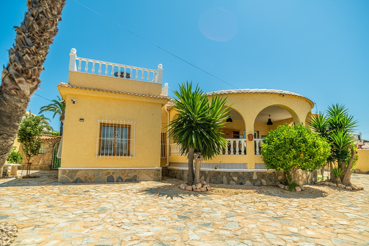 Se vende Villa - Chalet de 3 dormitorios en Costa Blanca, Alicante, España