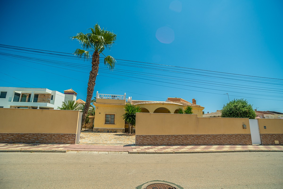 Se vende Villa - Chalet de 3 dormitorios en Costa Blanca, Alicante, España