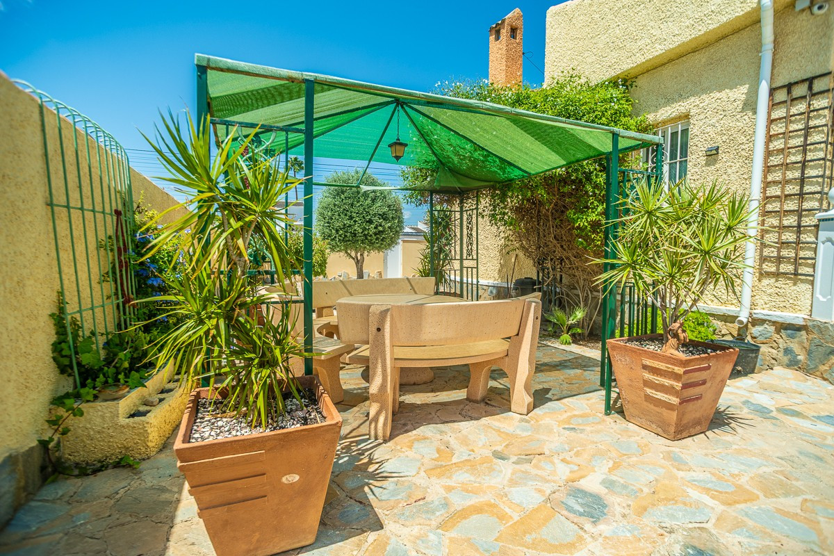 Se vende Villa - Chalet de 3 dormitorios en Costa Blanca, Alicante, España