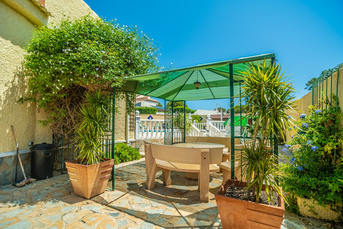 Se vende Villa - Chalet de 3 dormitorios en Costa Blanca, Alicante, España