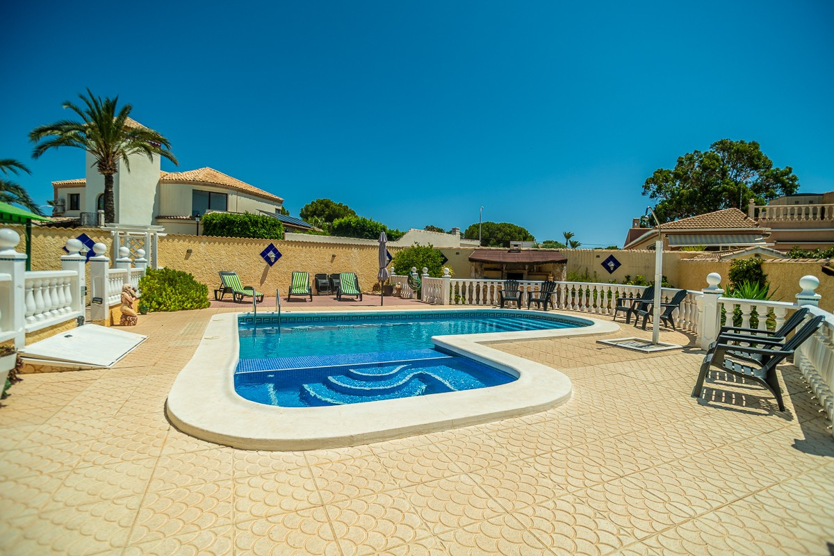 Se vende Villa - Chalet de 3 dormitorios en Costa Blanca, Alicante, España