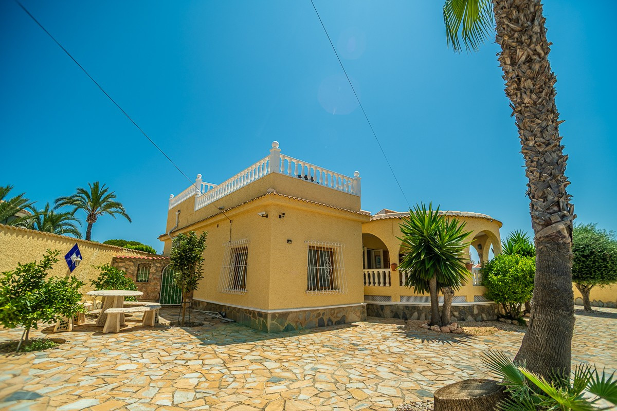 Se vende Villa - Chalet de 3 dormitorios en Costa Blanca, Alicante, España