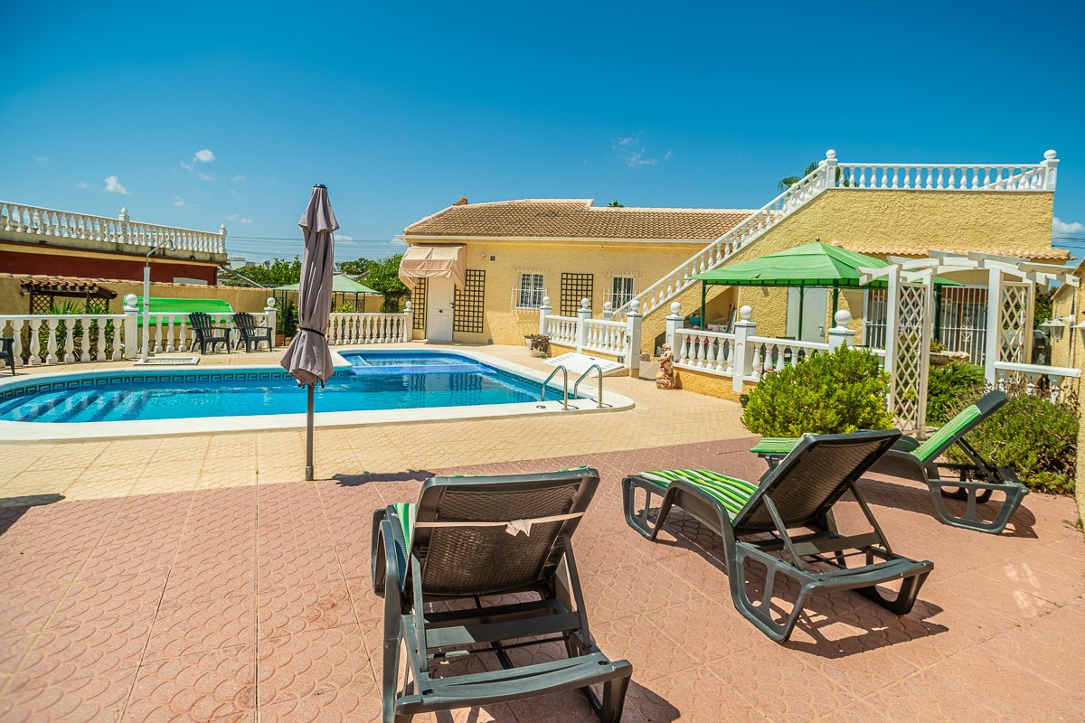 Se vende Villa - Chalet de 3 dormitorios en Costa Blanca, Alicante, España