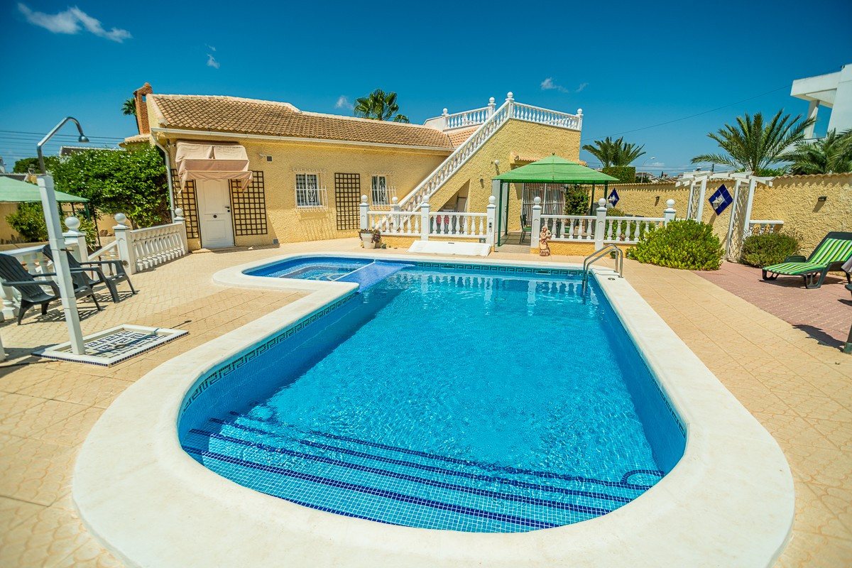 Se vende Villa - Chalet de 3 dormitorios en Costa Blanca, Alicante, España