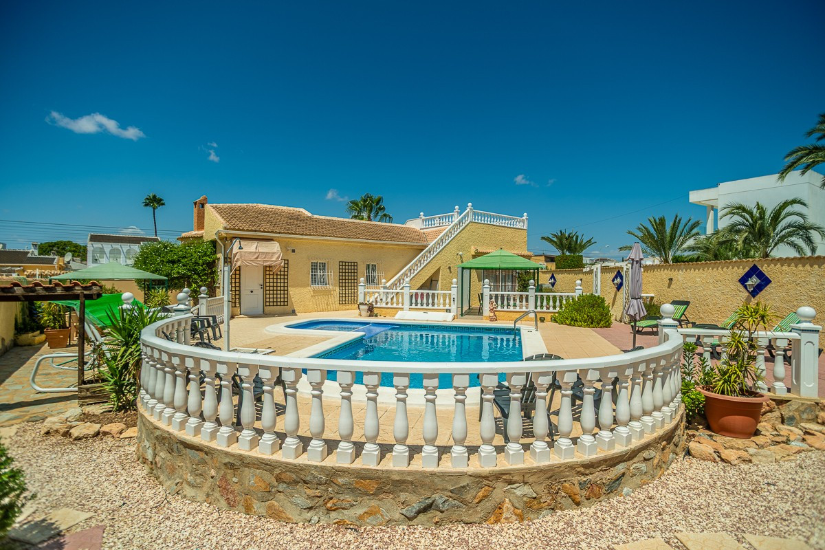 Se vende Villa - Chalet de 3 dormitorios en Costa Blanca, Alicante, España