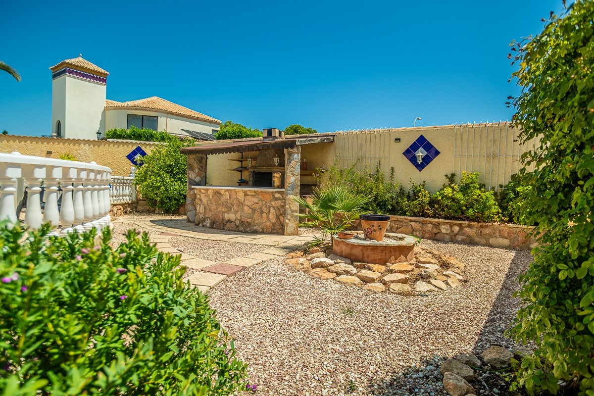 Se vende Villa - Chalet de 3 dormitorios en Costa Blanca, Alicante, España