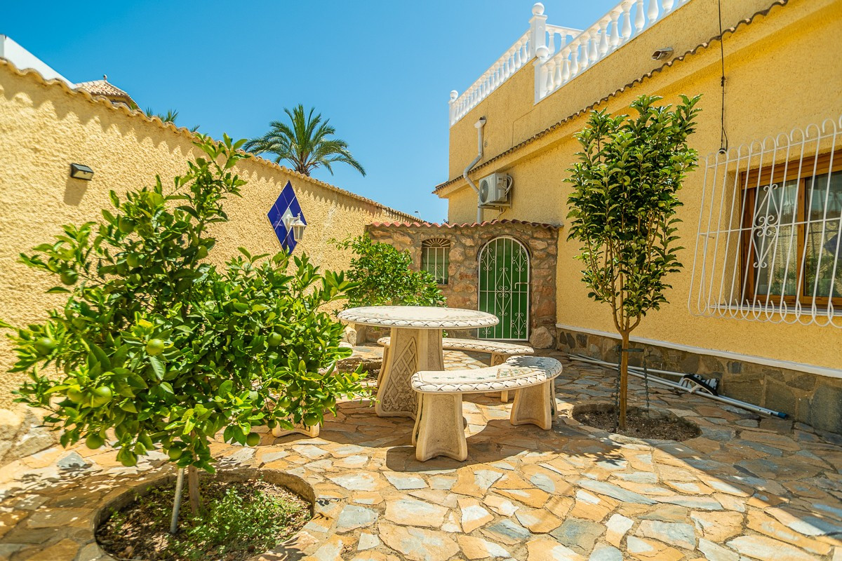 Se vende Villa - Chalet de 3 dormitorios en Costa Blanca, Alicante, España
