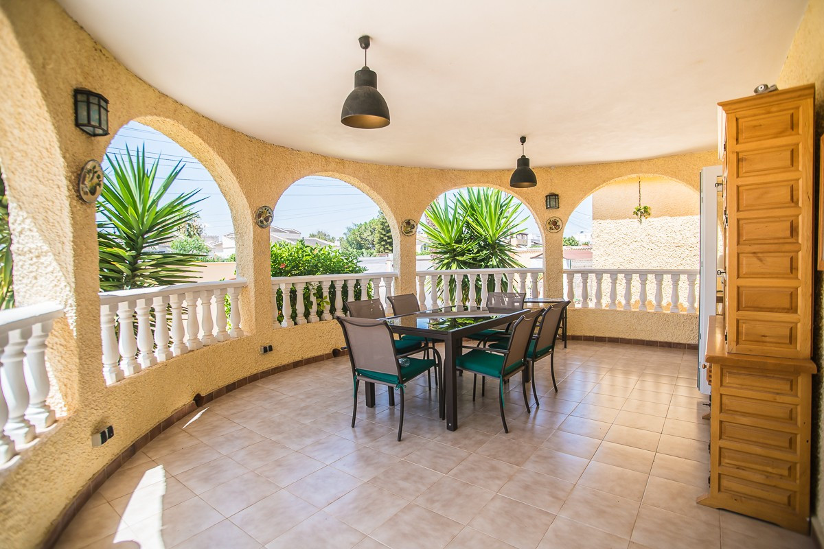 Se vende Villa - Chalet de 3 dormitorios en Costa Blanca, Alicante, España