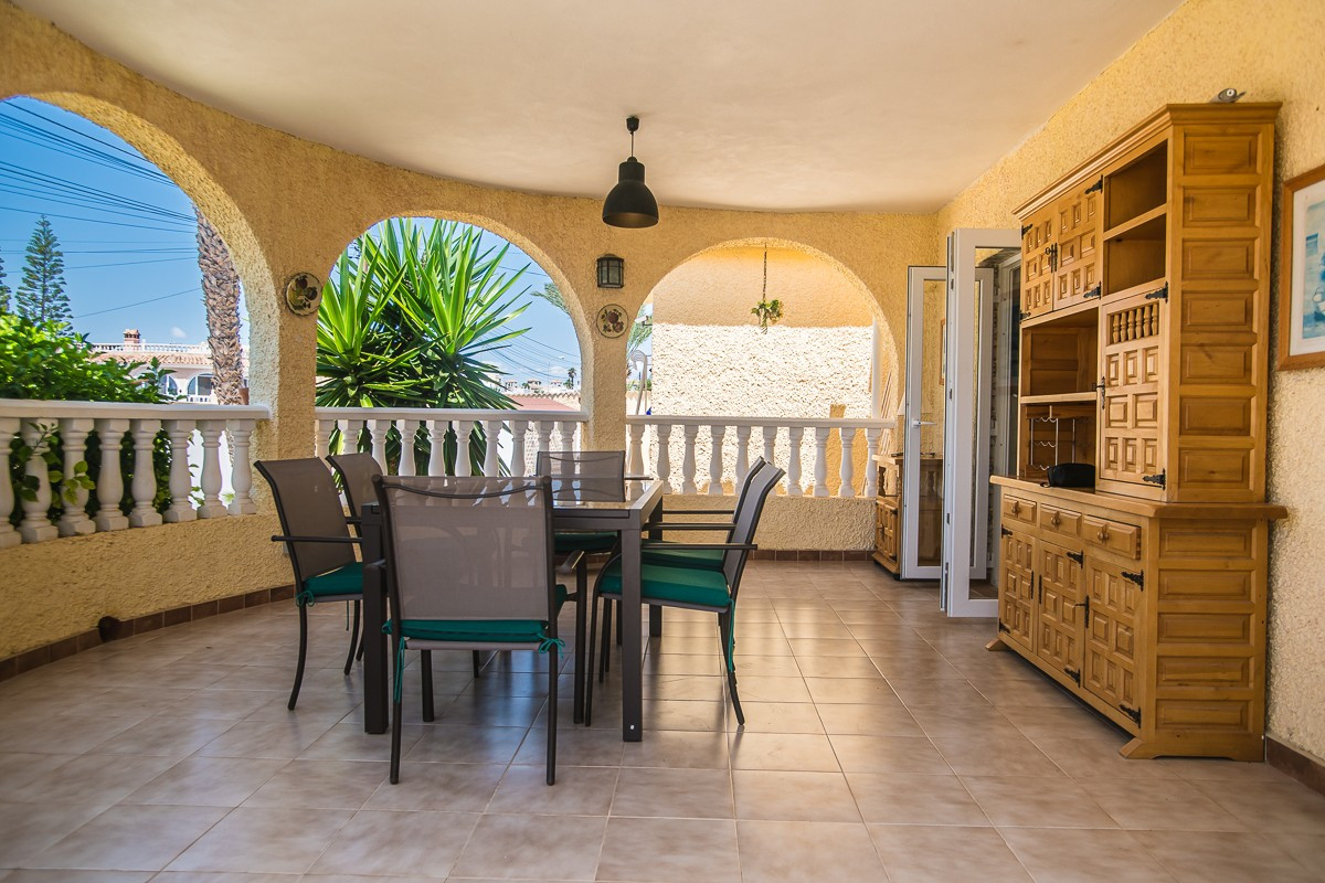 Se vende Villa - Chalet de 3 dormitorios en Costa Blanca, Alicante, España