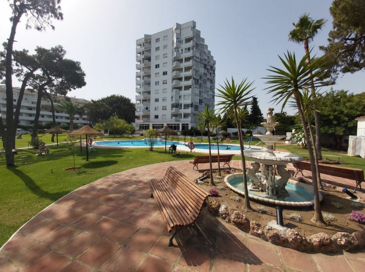Se vende Apartamento Planta Media de 2 dormitorios en Costa Del Sol, Málaga, España