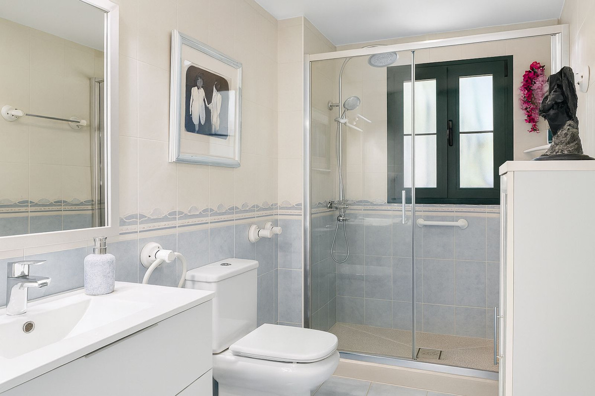 Se vende Apartamento Planta Baja de 3 dormitorios en Costa Del Sol, Málaga, España
