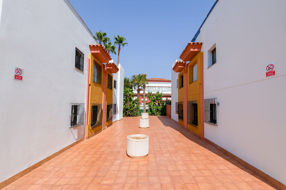 Se vende Apartamento Planta Baja de 3 dormitorios en Costa Del Sol, Málaga, España