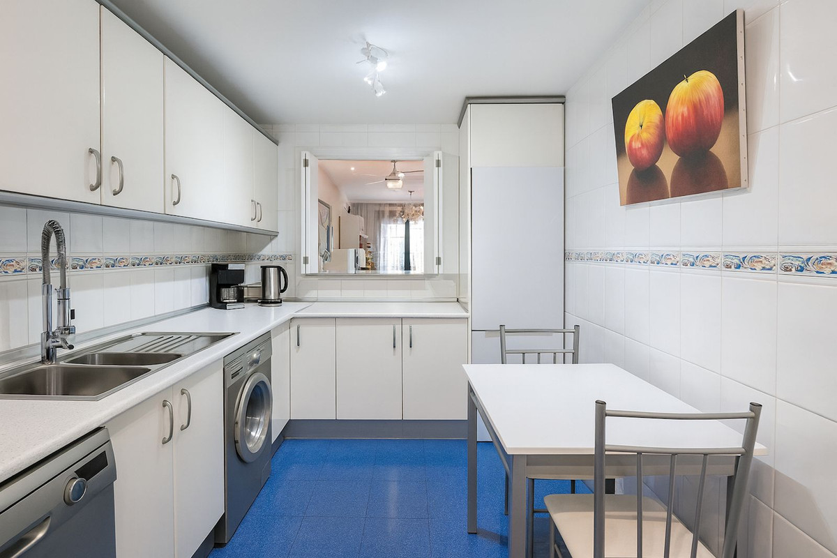 Se vende Apartamento Planta Baja de 3 dormitorios en Costa Del Sol, Málaga, España