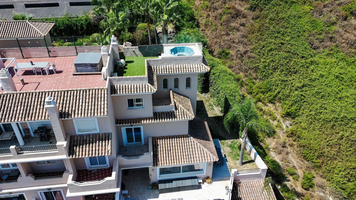 4 Bed Townhouse for sale in La Duquesa Costa Del Sol, Málaga, Spain