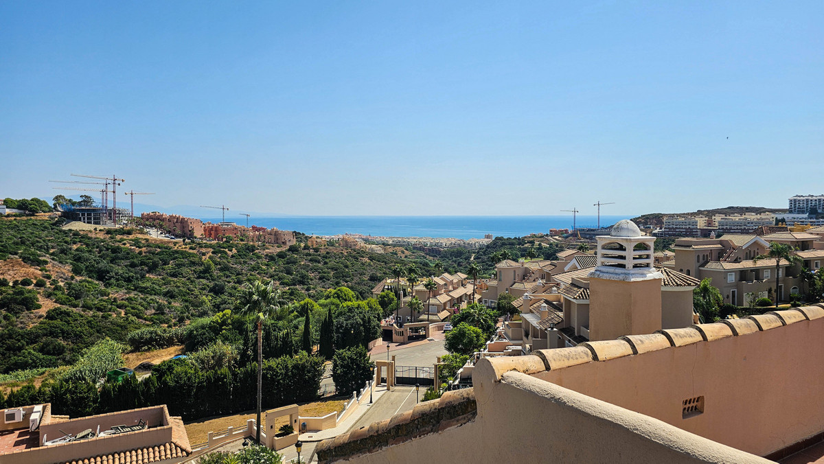 4 Bed Townhouse for sale in La Duquesa Costa Del Sol, Málaga, Spain