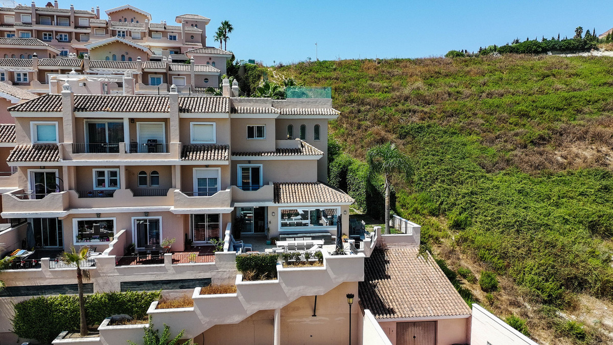 4 Bed Townhouse for sale in La Duquesa Costa Del Sol, Málaga, Spain