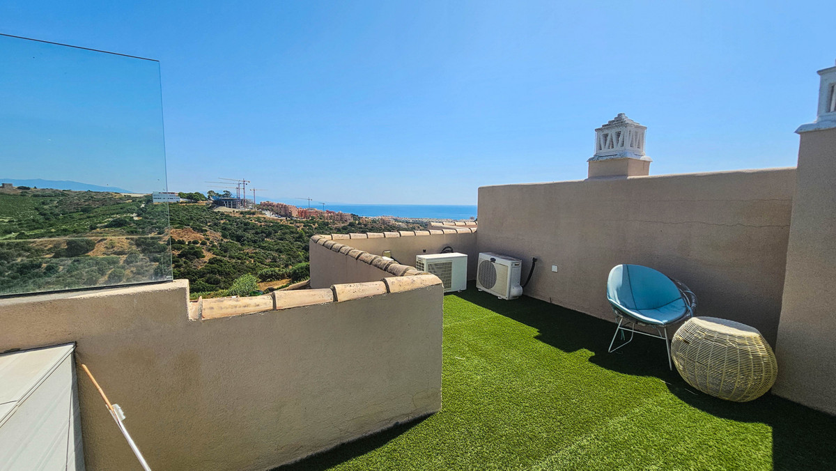 4 Bed Townhouse for sale in La Duquesa Costa Del Sol, Málaga, Spain