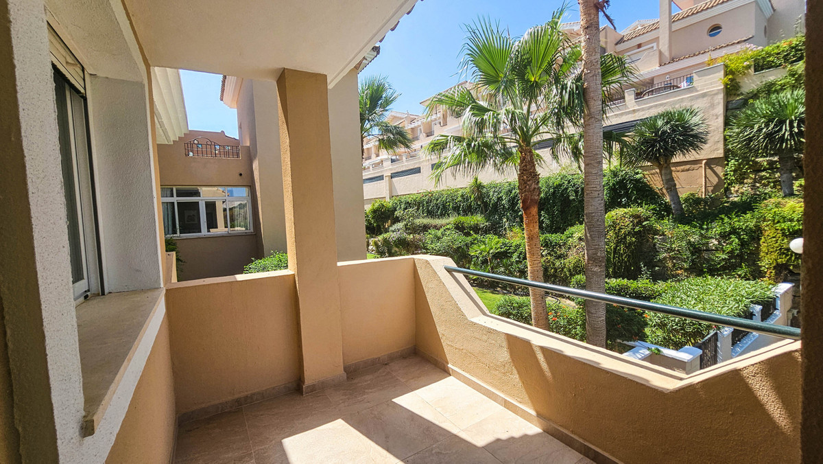 4 Bed Townhouse for sale in La Duquesa Costa Del Sol, Málaga, Spain