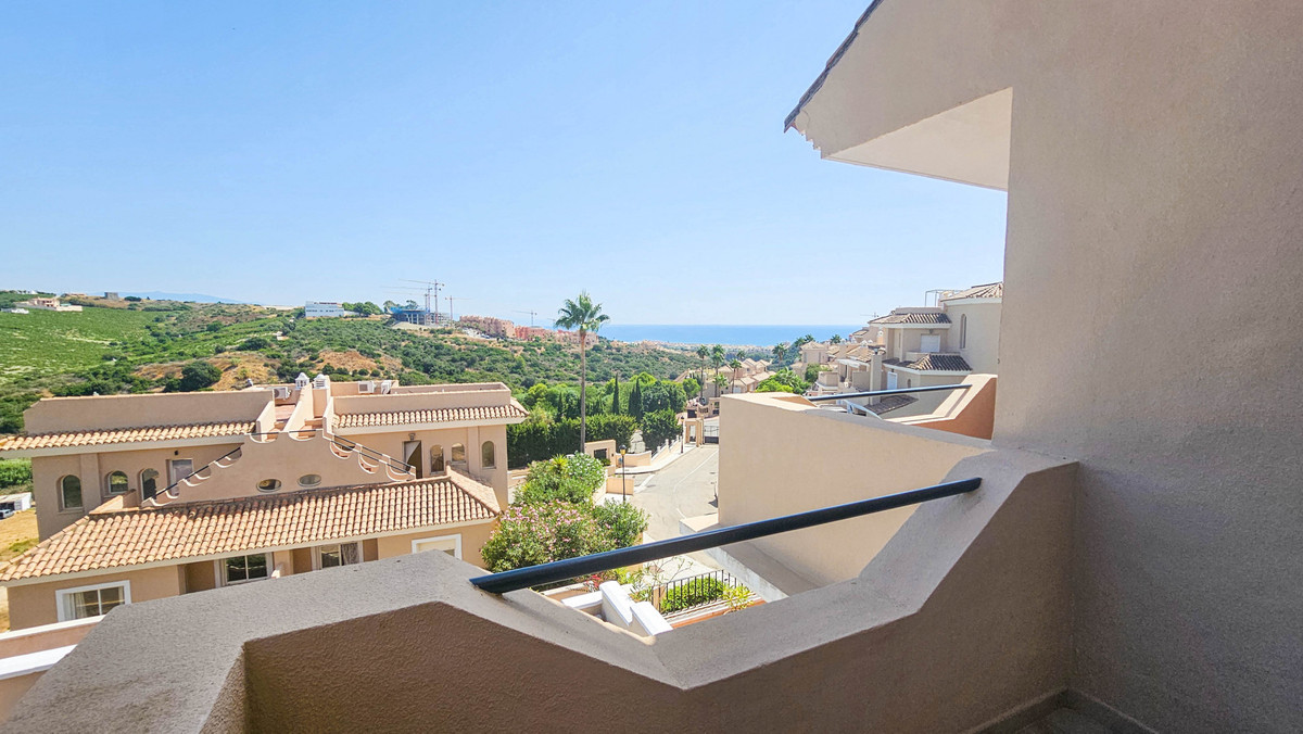 4 Bed Townhouse for sale in La Duquesa Costa Del Sol, Málaga, Spain