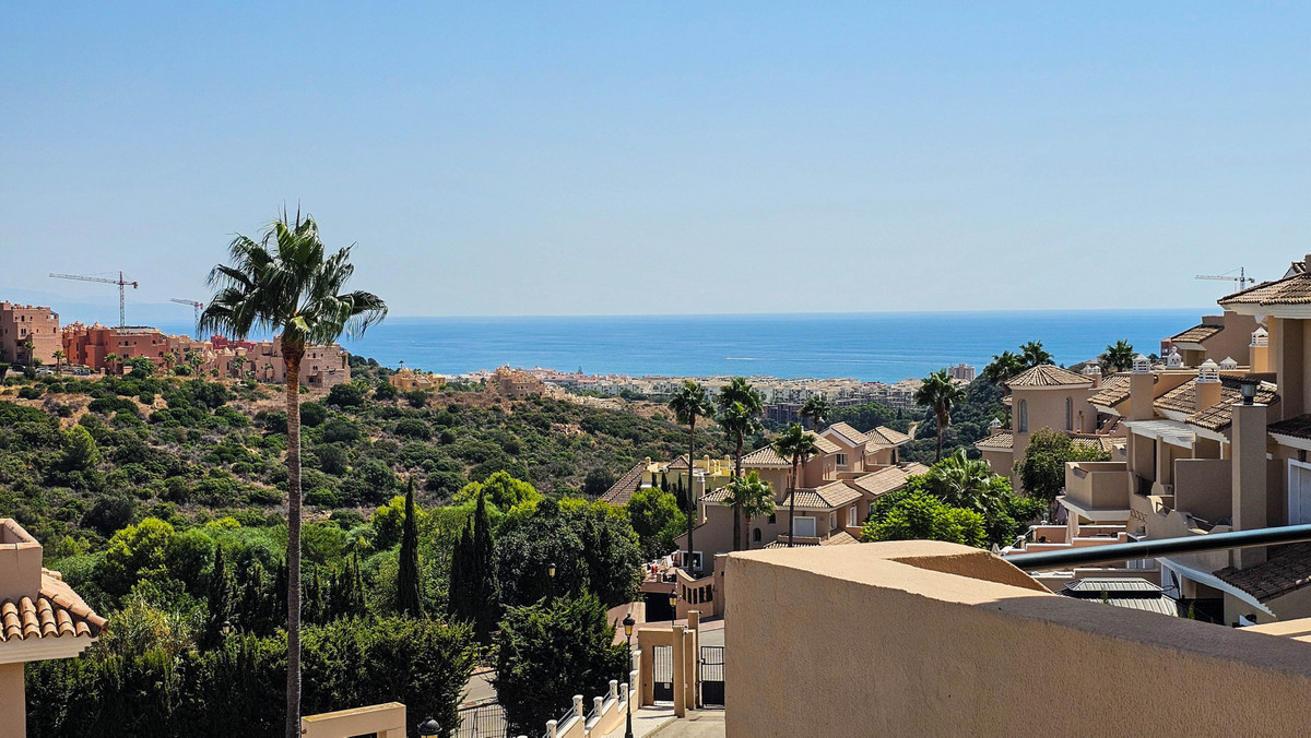 4 Bed Townhouse for sale in La Duquesa Costa Del Sol, Málaga, Spain
