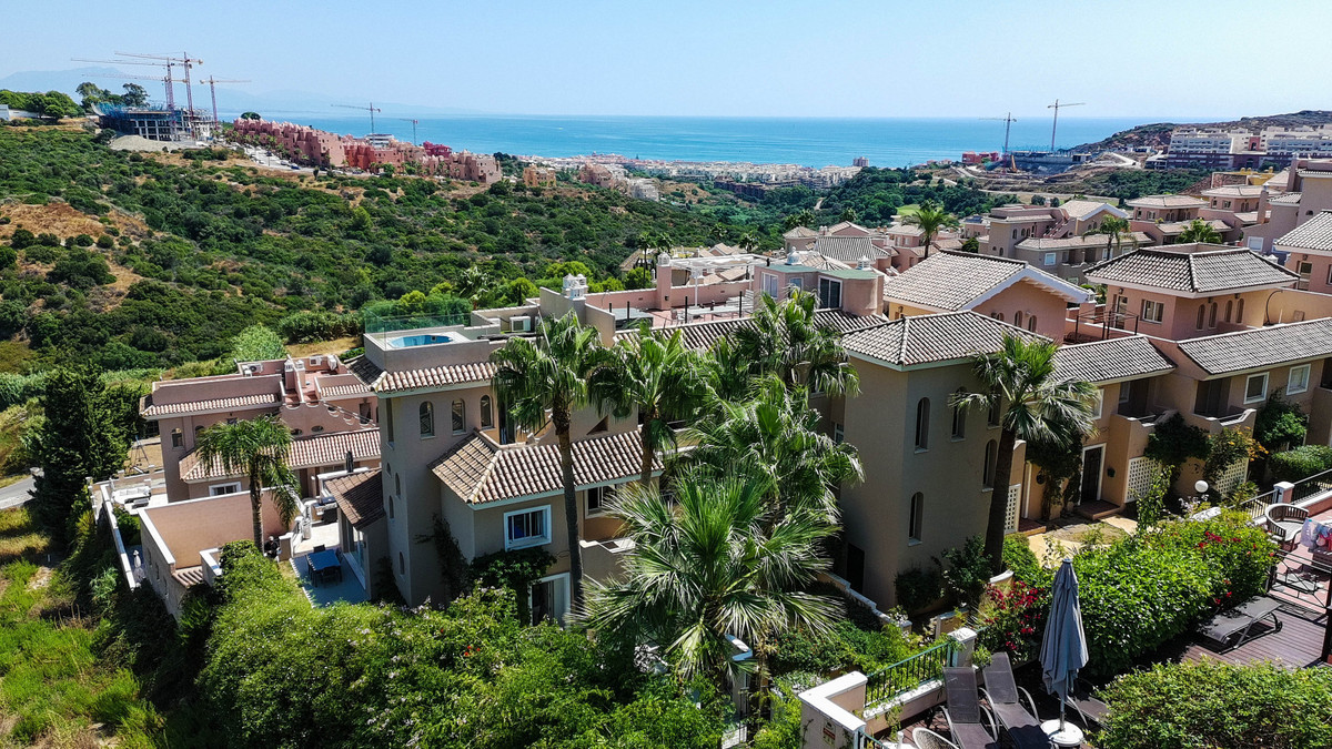 4 Bed Townhouse for sale in La Duquesa Costa Del Sol, Málaga, Spain