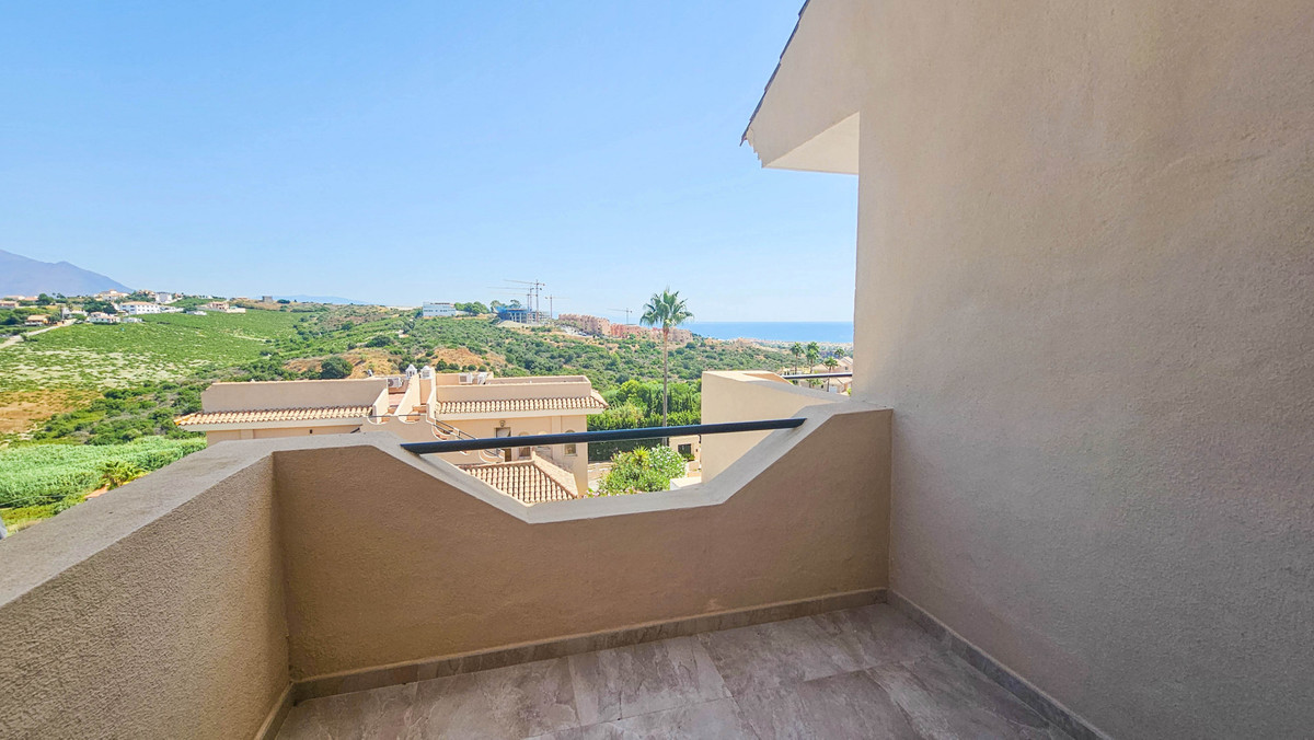 4 Bed Townhouse for sale in La Duquesa Costa Del Sol, Málaga, Spain