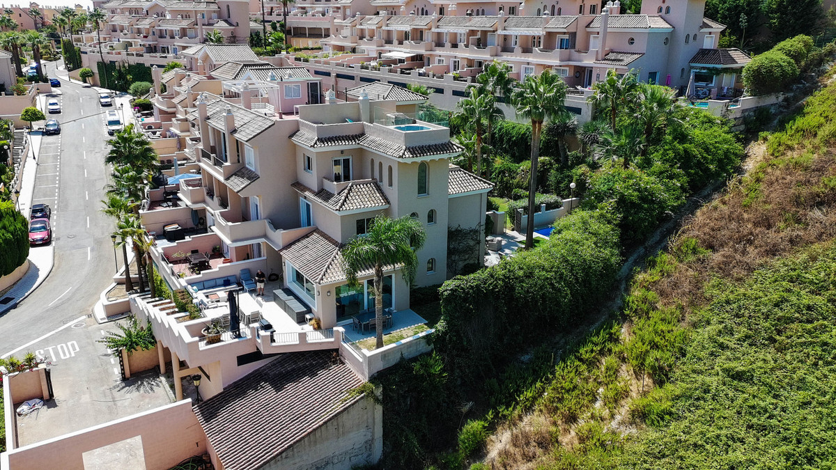 4 Bed Townhouse for sale in La Duquesa Costa Del Sol, Málaga, Spain