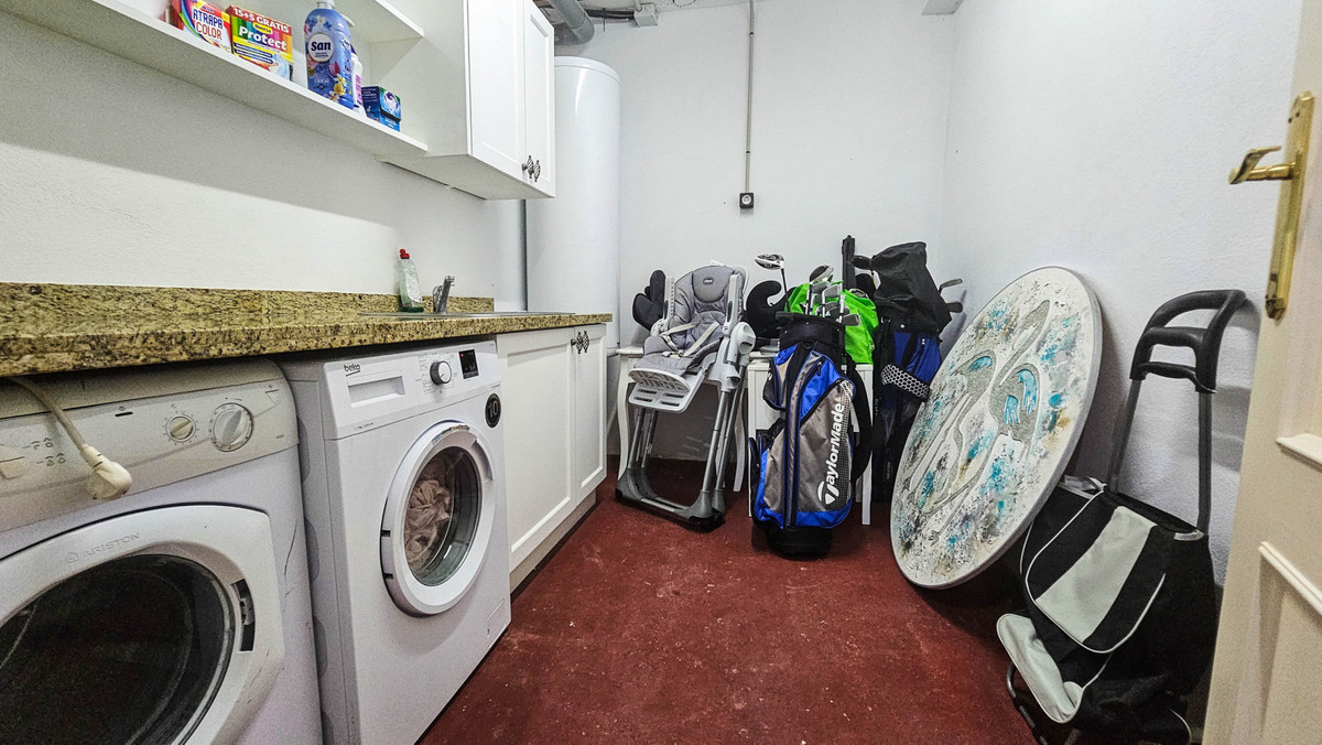 4 Bed Townhouse for sale in La Duquesa Costa Del Sol, Málaga, Spain