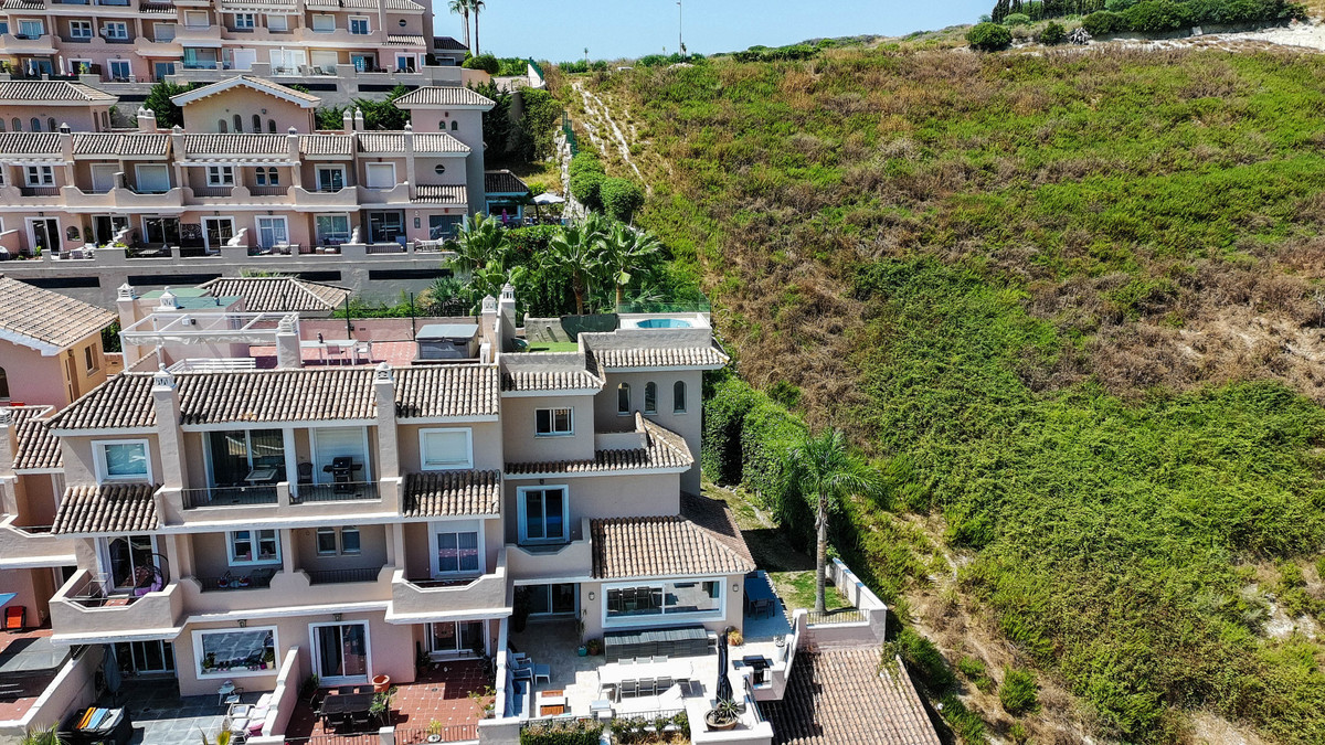 4 Bed Townhouse for sale in La Duquesa Costa Del Sol, Málaga, Spain