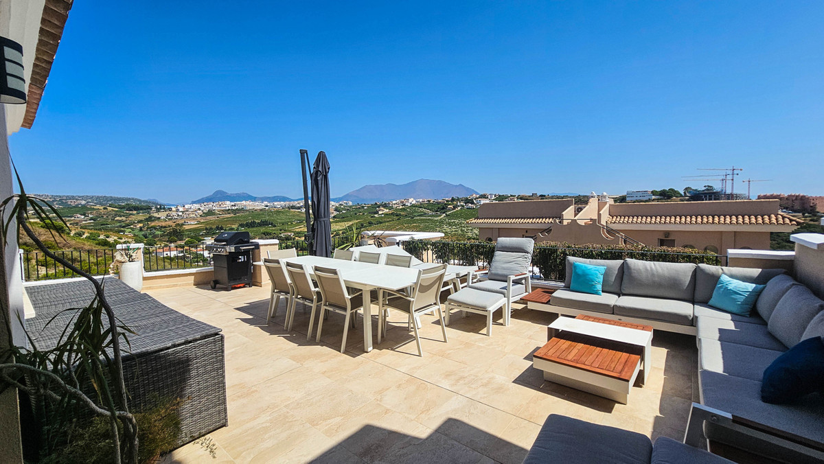 4 Bed Townhouse for sale in La Duquesa Costa Del Sol, Málaga, Spain