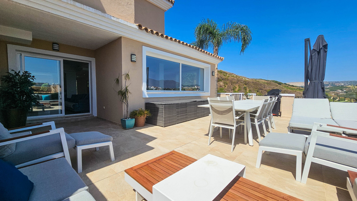 4 Bed Townhouse for sale in La Duquesa Costa Del Sol, Málaga, Spain