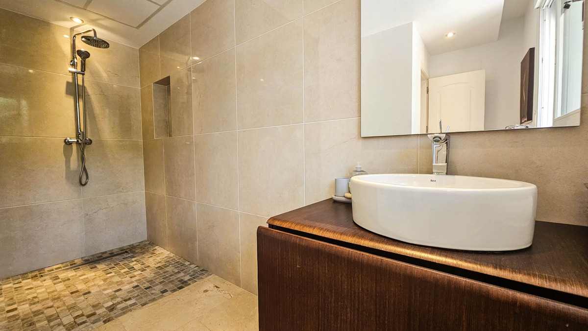 4 Bed Townhouse for sale in La Duquesa Costa Del Sol, Málaga, Spain