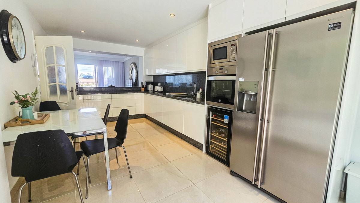 4 Bed Townhouse for sale in La Duquesa Costa Del Sol, Málaga, Spain