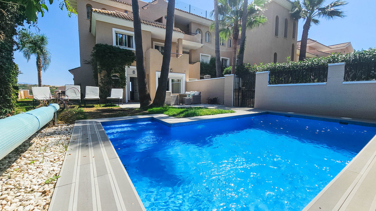 4 Bed Townhouse for sale in La Duquesa Costa Del Sol, Málaga, Spain