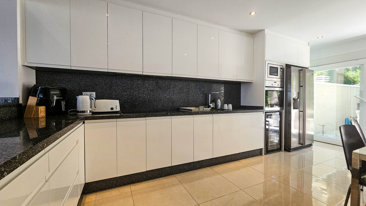 4 Bed Townhouse for sale in La Duquesa Costa Del Sol, Málaga, Spain