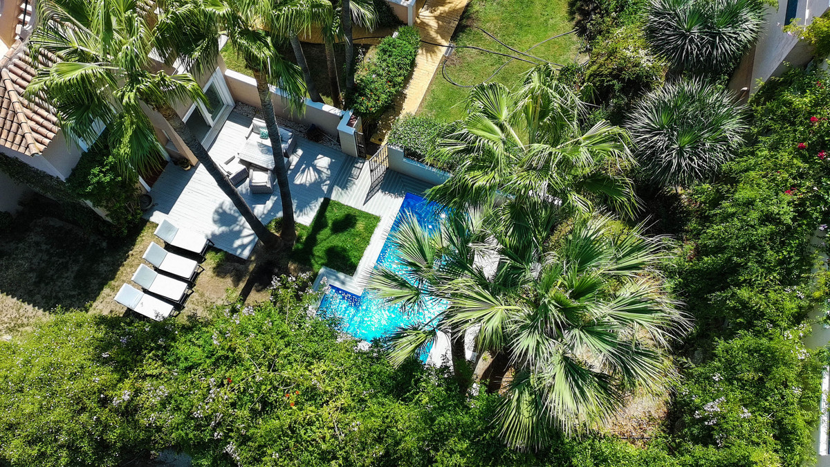 4 Bed Townhouse for sale in La Duquesa Costa Del Sol, Málaga, Spain