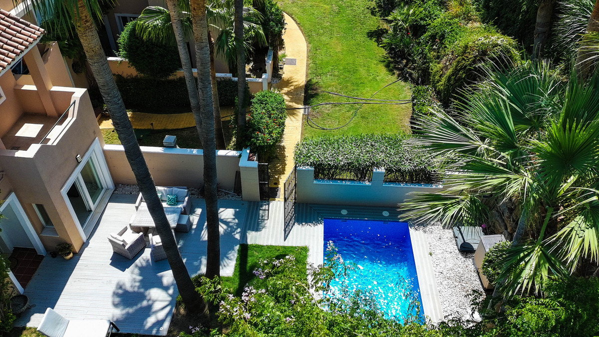 4 Bed Townhouse for sale in La Duquesa Costa Del Sol, Málaga, Spain