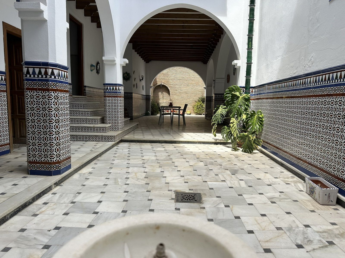 5 Bed Townhouse for sale in Vélezmálaga Costa Del Sol East, Málaga, Spain