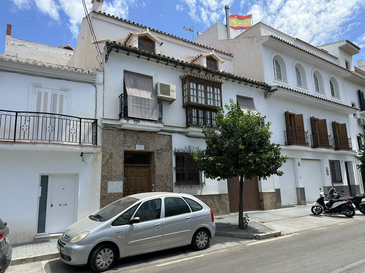5 Bed Townhouse for sale in Vélezmálaga Costa Del Sol East, Málaga, Spain