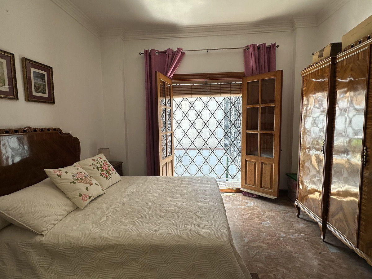 5 Bed Townhouse for sale in Vélezmálaga Costa Del Sol East, Málaga, Spain