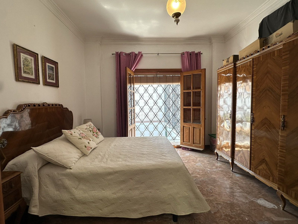 5 Bed Townhouse for sale in Vélezmálaga Costa Del Sol East, Málaga, Spain