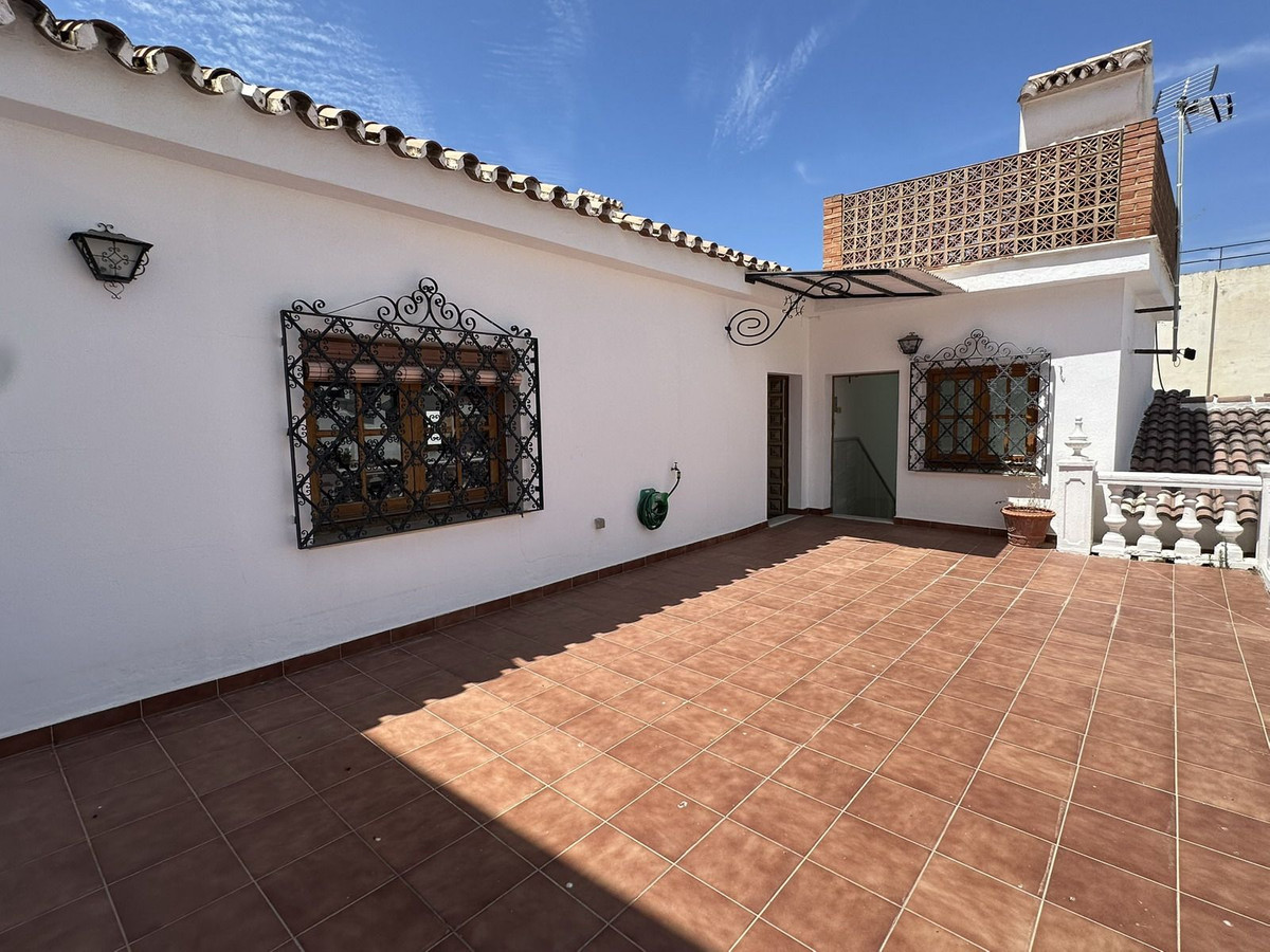 5 Bed Townhouse for sale in Vélezmálaga Costa Del Sol East, Málaga, Spain