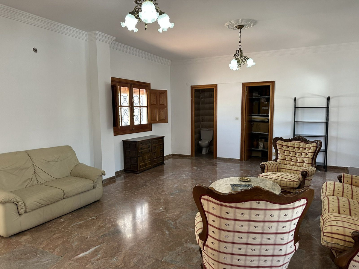 5 Bed Townhouse for sale in Vélezmálaga Costa Del Sol East, Málaga, Spain