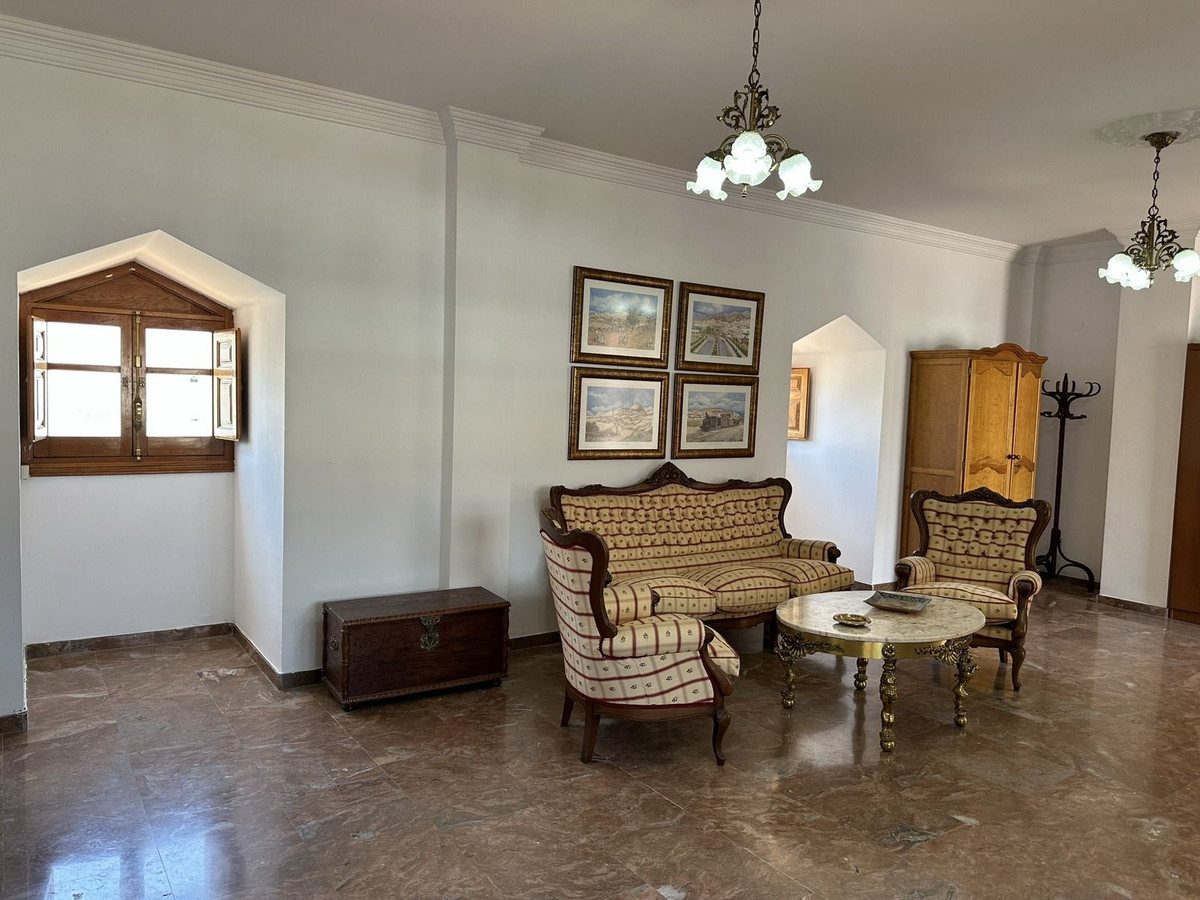 5 Bed Townhouse for sale in Vélezmálaga Costa Del Sol East, Málaga, Spain